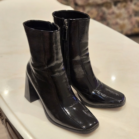 Nasty Gal Elegant Black Women's Ankle Boots - Picture 2 of 5